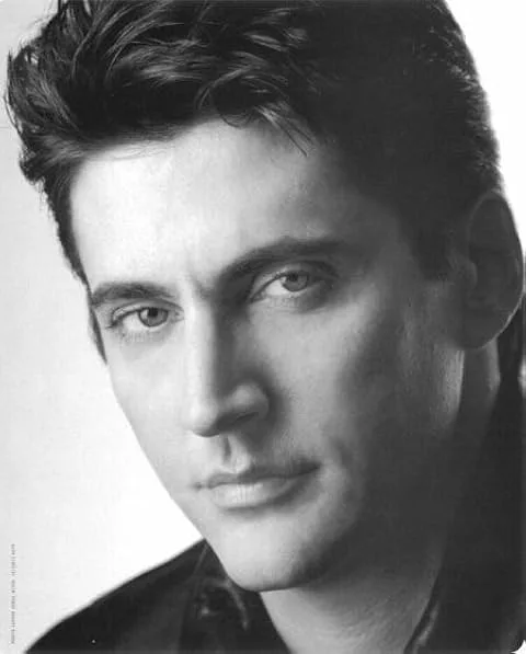 лорен аведон